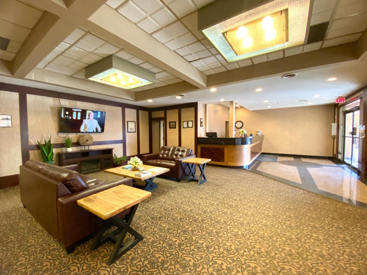 The George Dawson Inn & Conference Centre Доусън Крийк Екстериор снимка