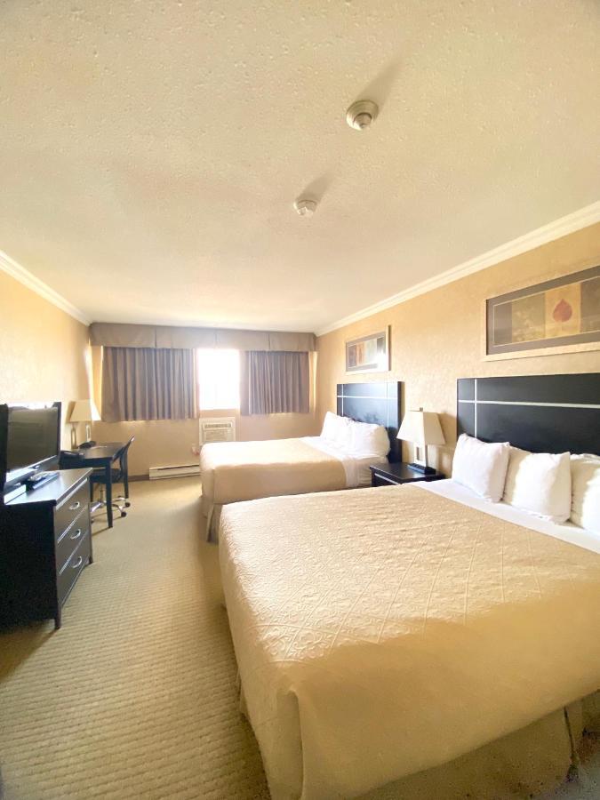 The George Dawson Inn & Conference Centre Доусън Крийк Екстериор снимка