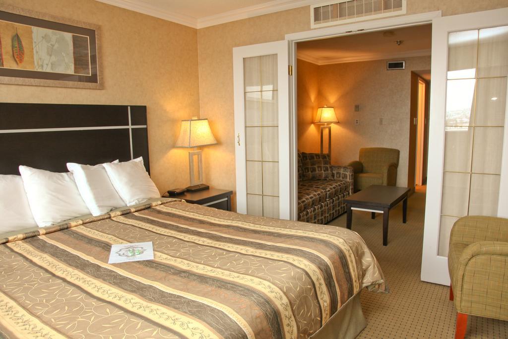 The George Dawson Inn & Conference Centre Доусън Крийк Екстериор снимка